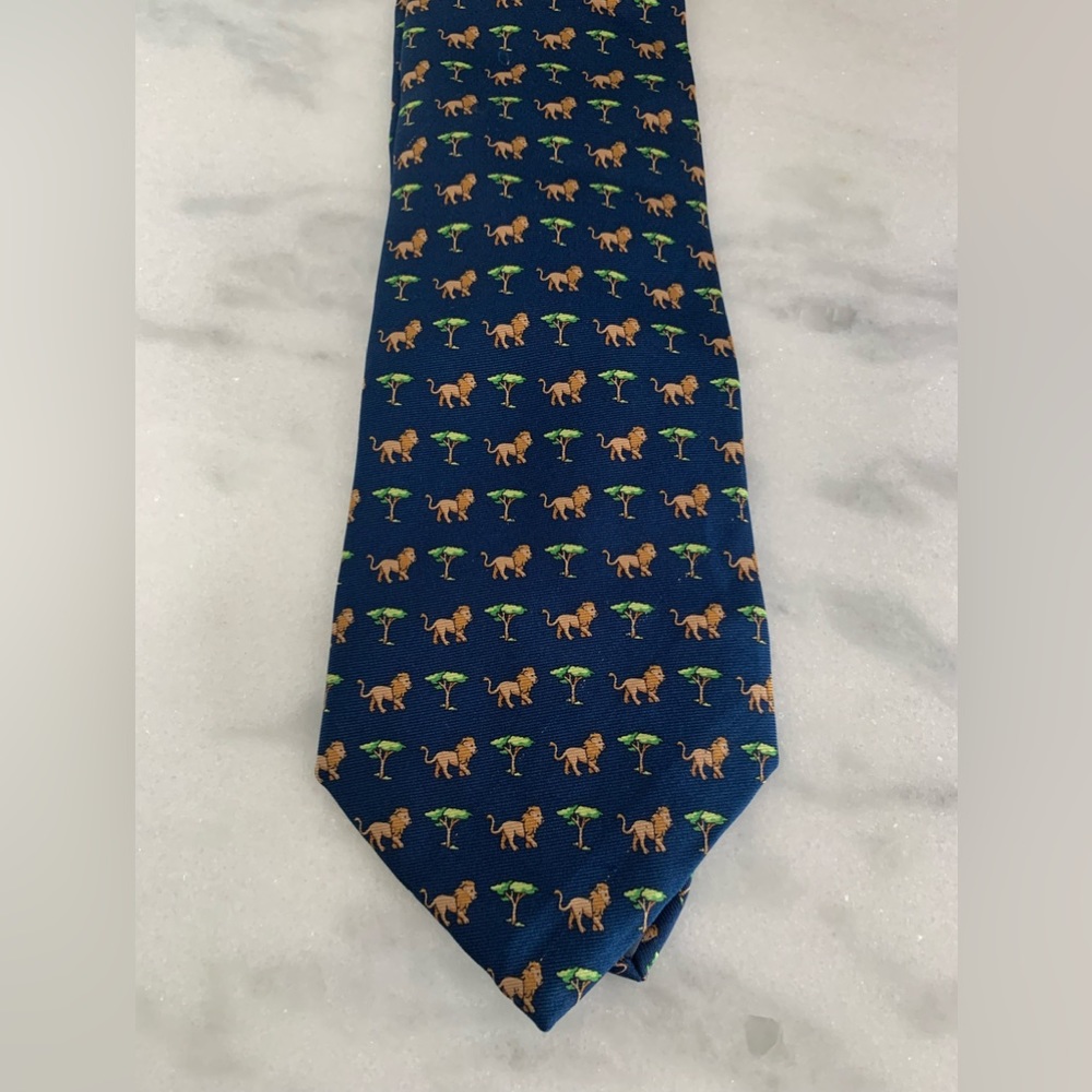 Brooks Brothers lion tie